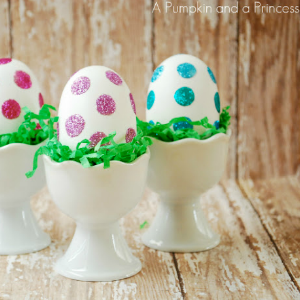 7 Creative Ways to Dye Easter Eggs - Glitter Eggs